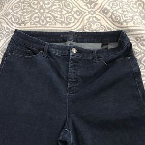 Chico’s so lifting slim leg size 2